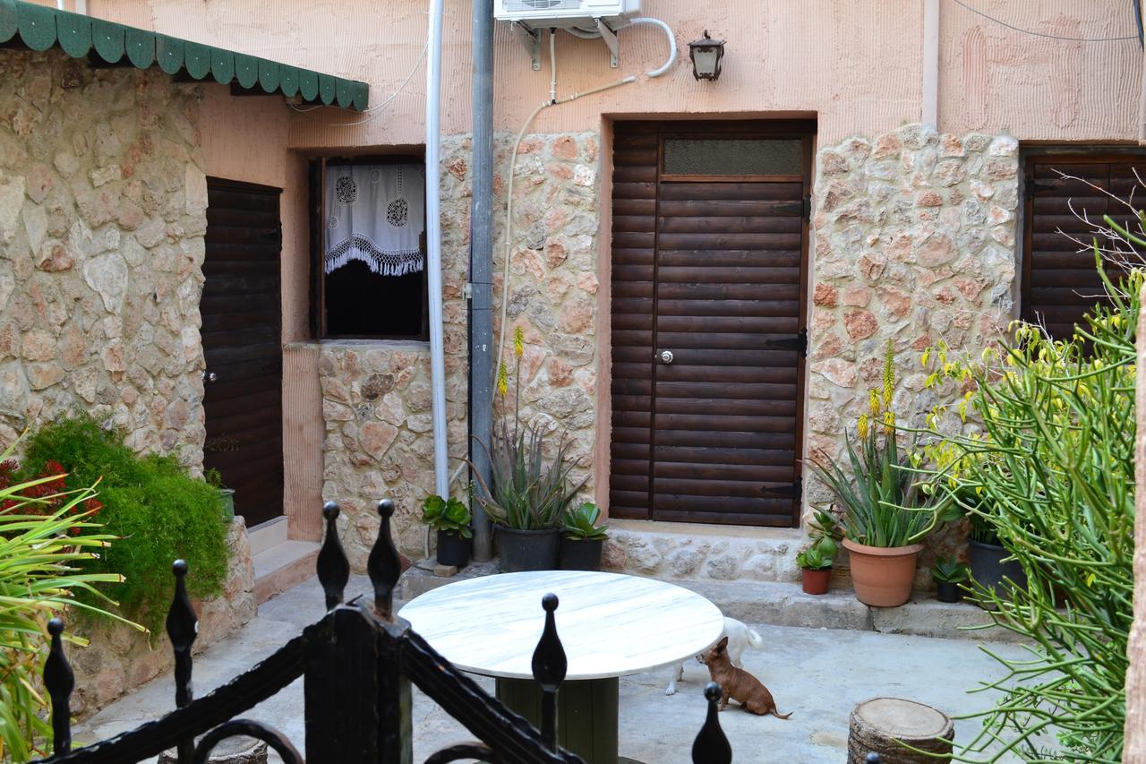 פמגוסטה Mystery Garden Guest House מראה חיצוני תמונה
